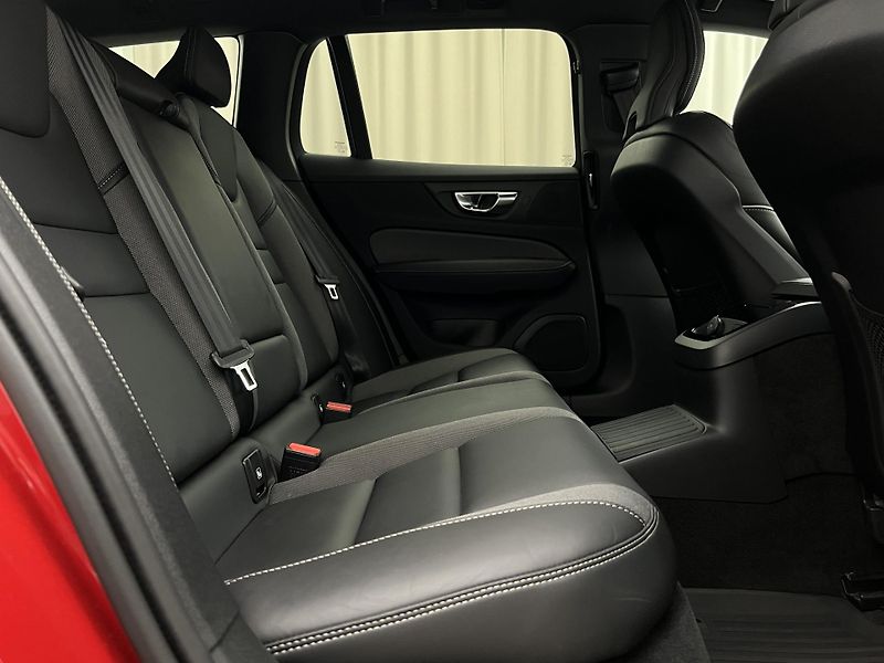 Volvo V60 T6 AWD DARK PLUS RECHARGE AUT - fotka 22 z 48
