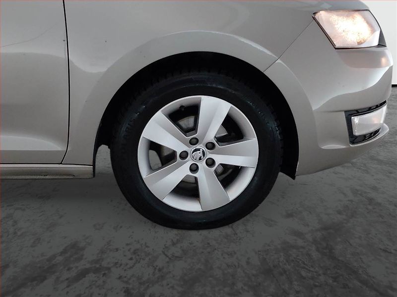 Škoda Rapid (2016) Spaceback 1.2 TSI - fotka 14 z 15
