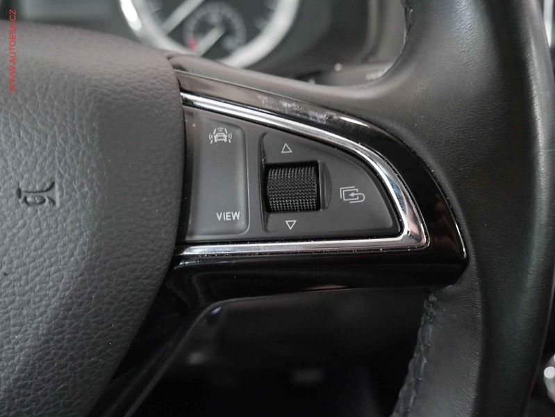 Škoda Karoq (2019) 1.6 TDi, Style, LED, navi - fotka 15 z 23