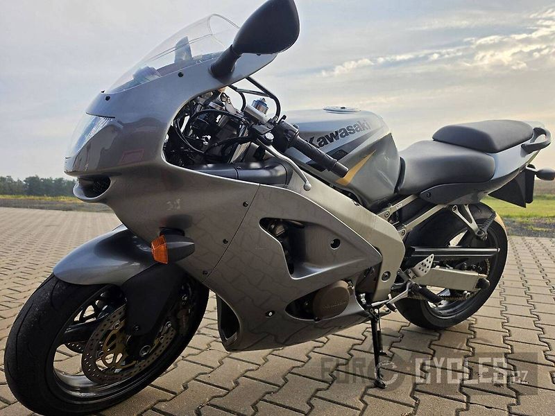 Kawasaki ZX-6R Ninja (2000) A2 - fotka 10 z 15