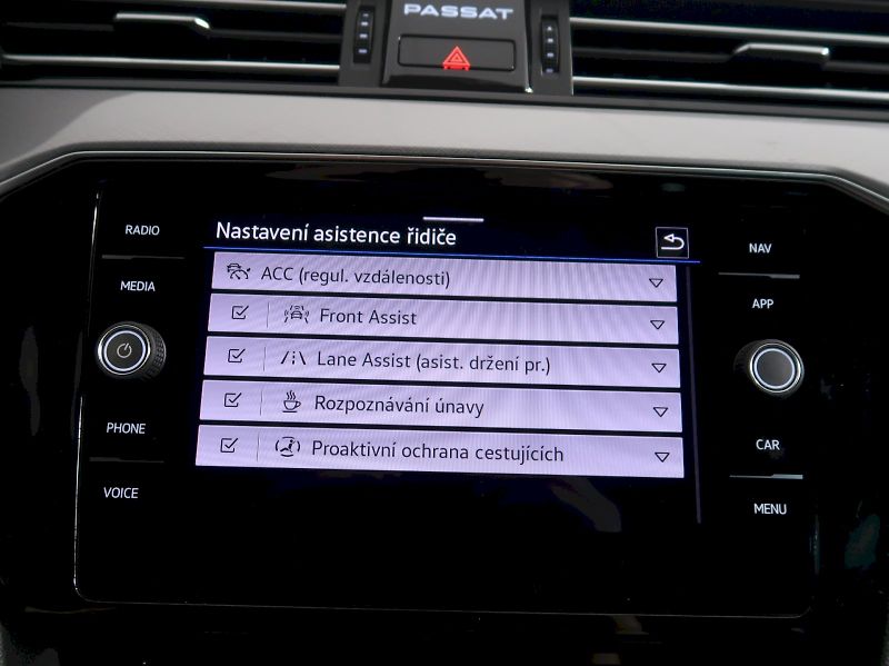 Volkswagen Passat (2022) BUSINESS 1.5TSI EVO 110KW - fotka 28 z 39