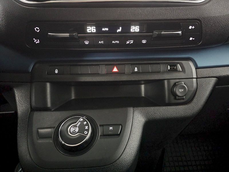 Peugeot Traveller (2017) 2.0HDi 130kW 8AT 8MÍST - fotka 28 z 30