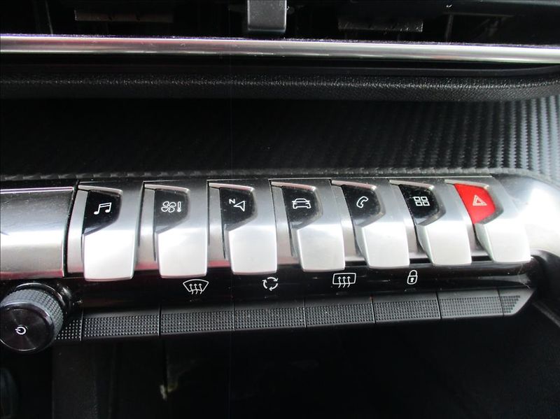 Peugeot 3008 1,6 HDI, navi, klima, servis, - fotka 13 z 21
