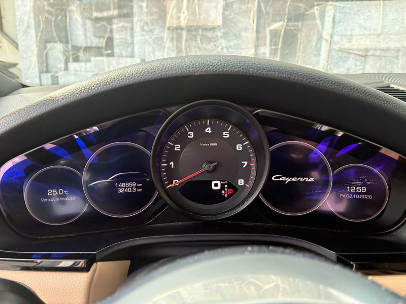 Porsche Cayenne (2019) 3.0, 250KW, 4x4, 360°, KEYLESS - fotka 19 z 38