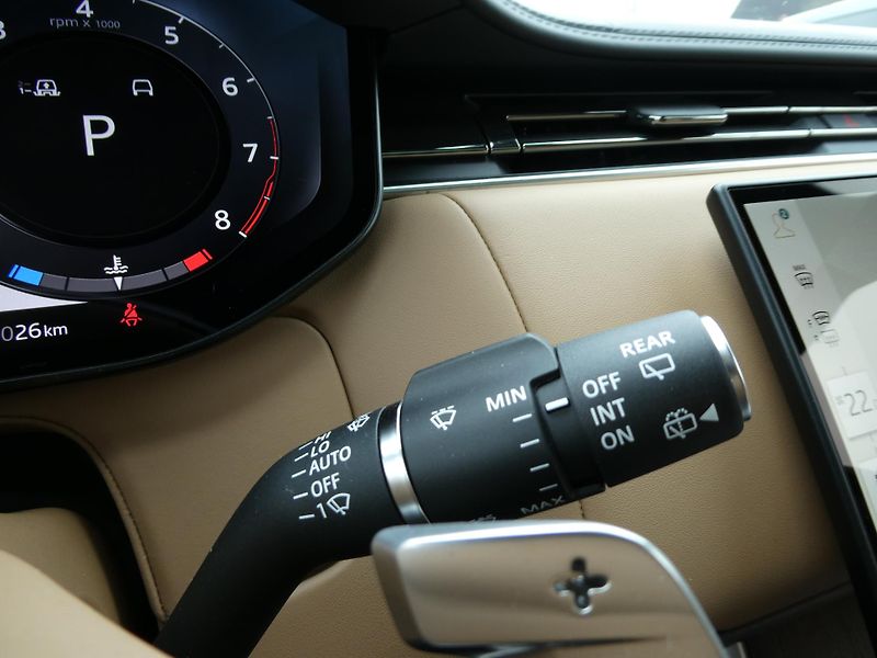 Land Rover Range Rover 4,4 Autobiography P530 - fotka 24 z 44