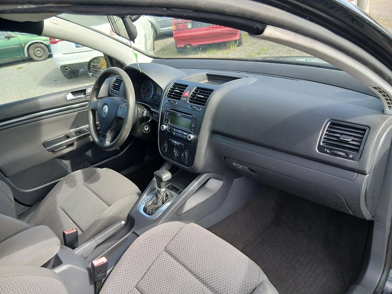 Volkswagen Golf 1.6i, GT Look, automat - fotka 27 z 31