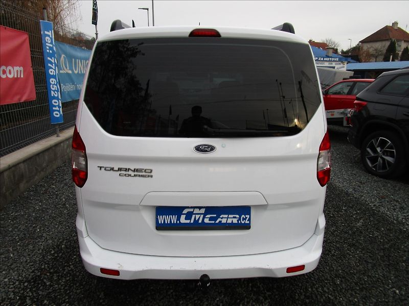 Ford Tourneo Courier 1.5TDCi Titanium, 2. maj. - fotka 5 z 40