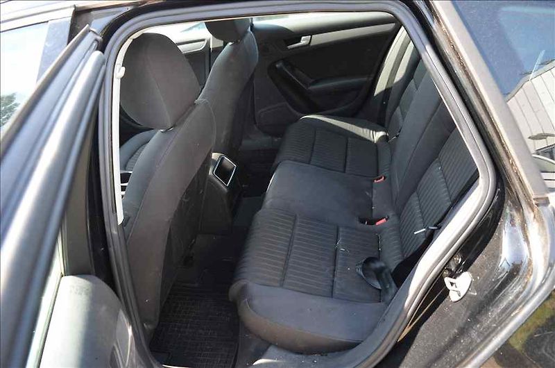 Audi A4 (2010) AVANT 2,0 TDI - fotka 15 z 24