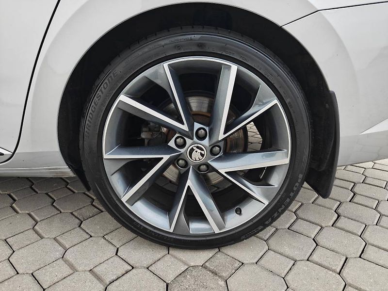 Škoda Superb SportLine 7DSG 2,0TDI - fotka 24 z 27
