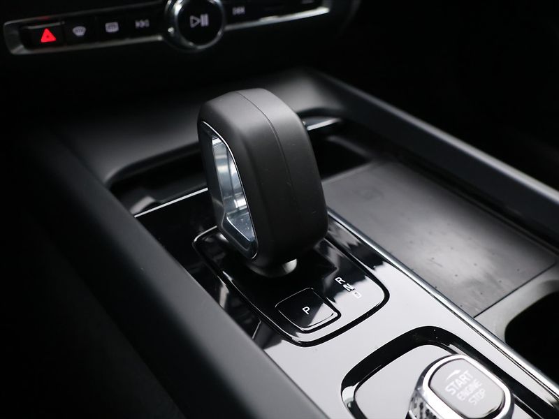 Volvo S60 2,0 B5 184kW AWD Ultimate Dark - fotka 21 z 29