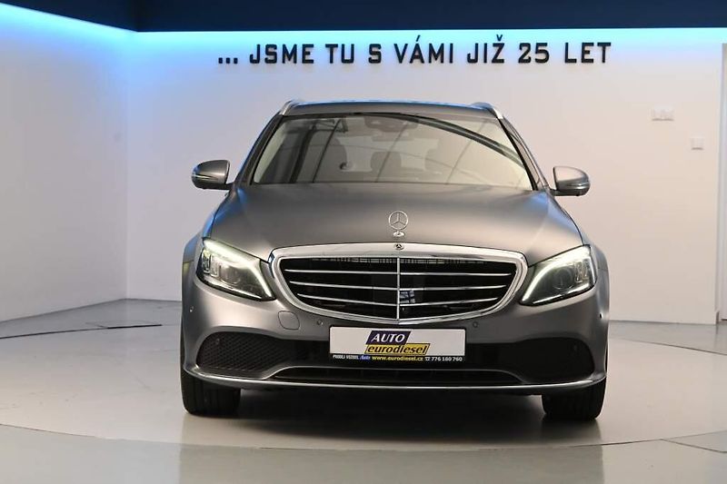 Mercedes-Benz Třídy C (2020) 2.0 300 DE T 9G-TRONIC LED 360 - fotka 3 z 47