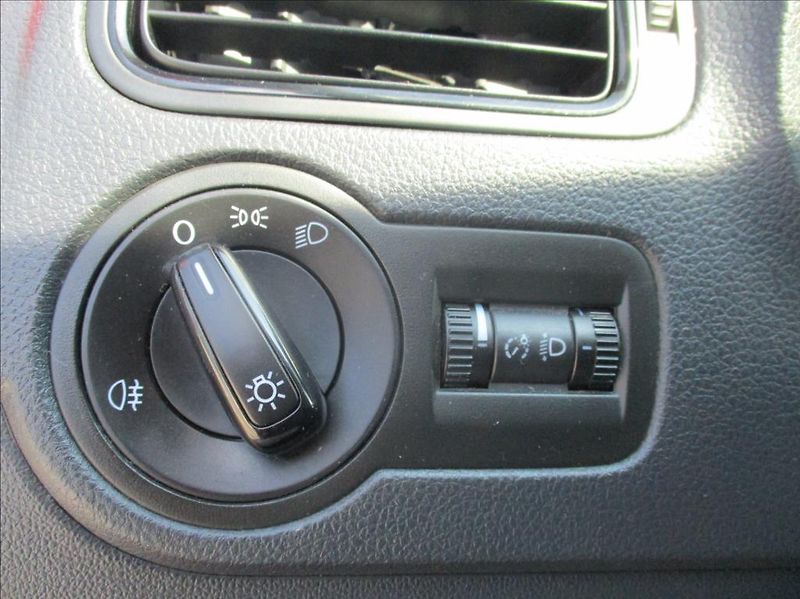 Volkswagen Polo 1,2 TSi, klima, serv. kniha, - fotka 17 z 25