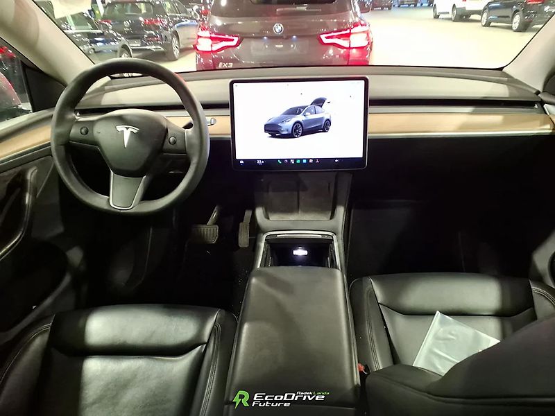 Tesla Model Y (2023) 4×4 | Berlín | Tažné 1 600 kg - fotka 7 z 9