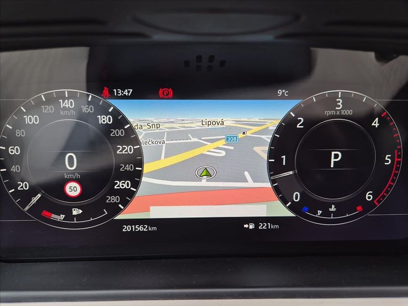 Land Rover Range Rover Velar 3,0 D300 SE AT AWD - fotka 19 z 19