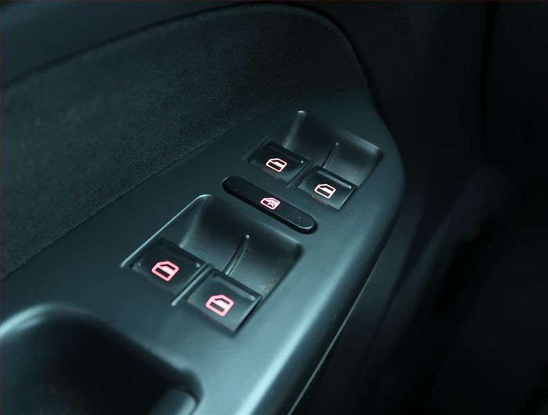 Volkswagen Touran (2009) Highline 1.4 TSI, Tempomat - fotka 15 z 17