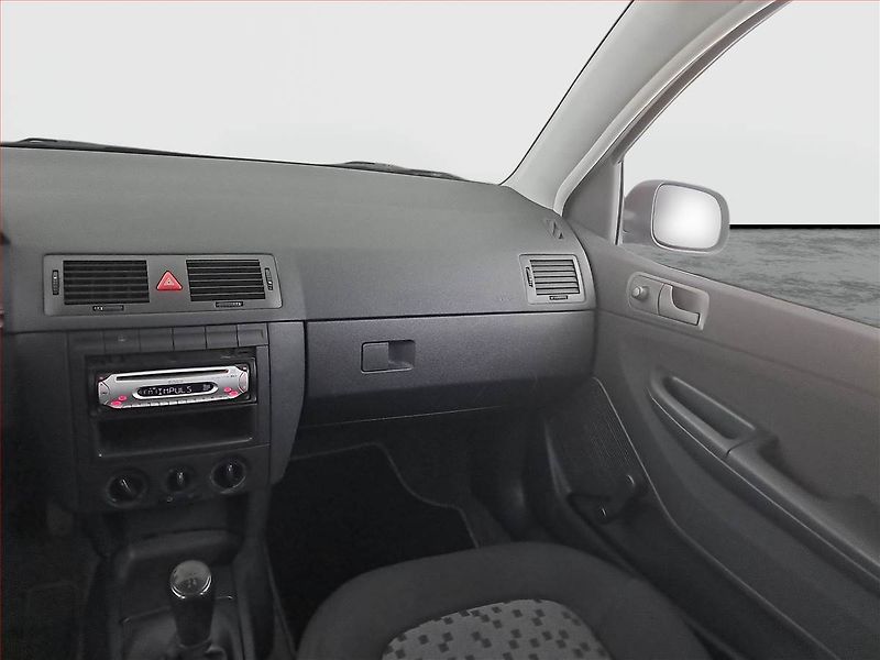 Škoda Fabia (2005) 1.2 12V, po STK, jezdí dobře - fotka 8 z 13