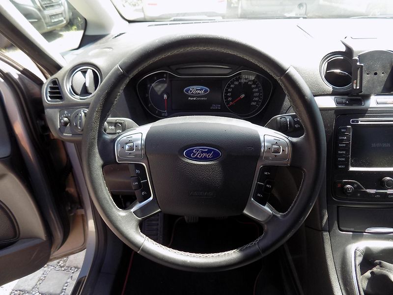 Ford S-MAX 2,0 TDCI 103 KW VÝHŘEV, TAŽNÉ - fotka 32 z 41