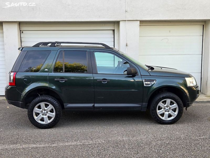 Land Rover Freelander (2012) 2.2 TD4 4x4 Manuál Tažné 2t. - fotka 9 z 29