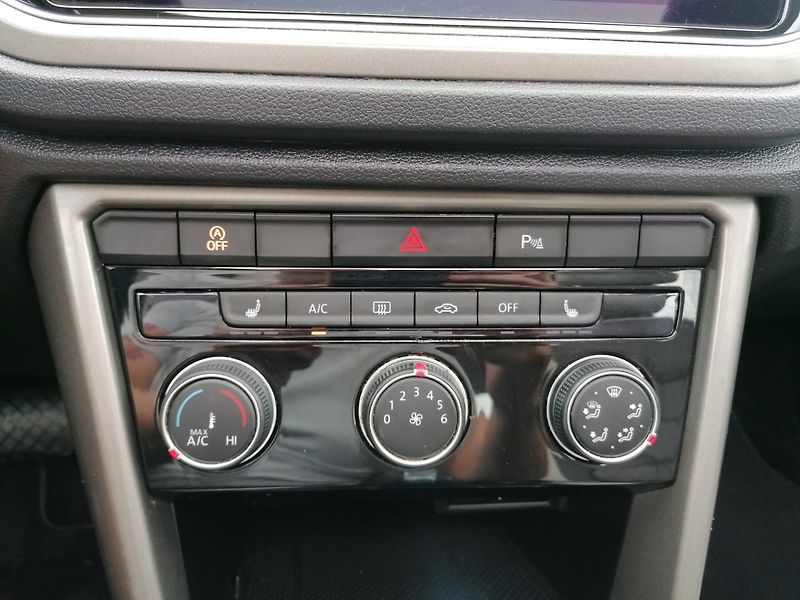 Volkswagen T-Roc (2021) 1.5 TSi DSG 110kW Pano,Kůže - fotka 13 z 29