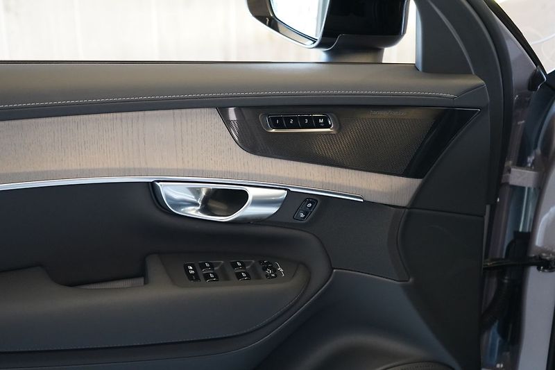 Volvo XC90 T8 PLUS Dark, Head-up, 360° - fotka 23 z 50