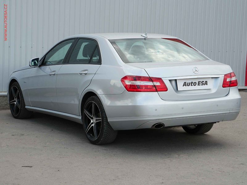 Mercedes-Benz Třídy E (2010) 1.8, AT, LED - fotka 6 z 22