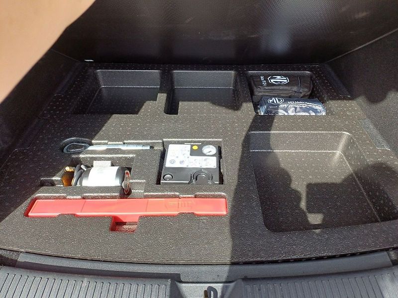 MG HS EMOTION 1,5 TGI 125 kW automat - fotka 16 z 17