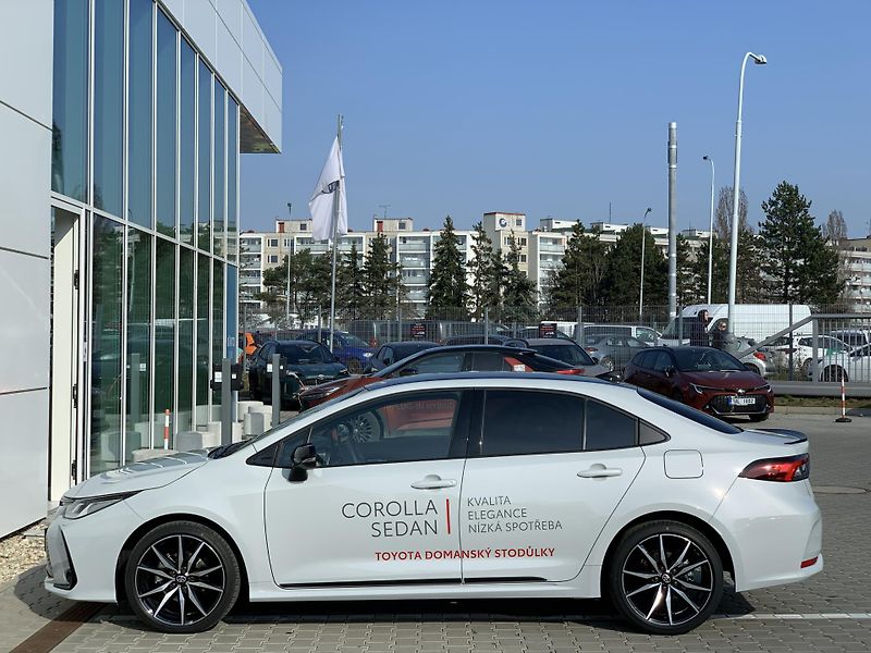 Toyota Corolla (2025) SD 1.8 HEV AT GR SPORT - fotka 12 z 14