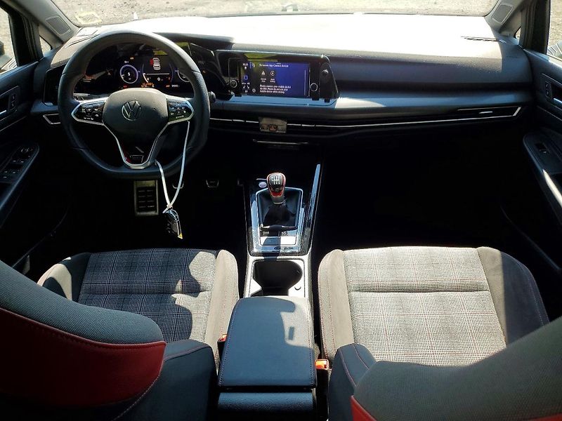 Volkswagen Golf (2023) GTI S - fotka 8 z 11