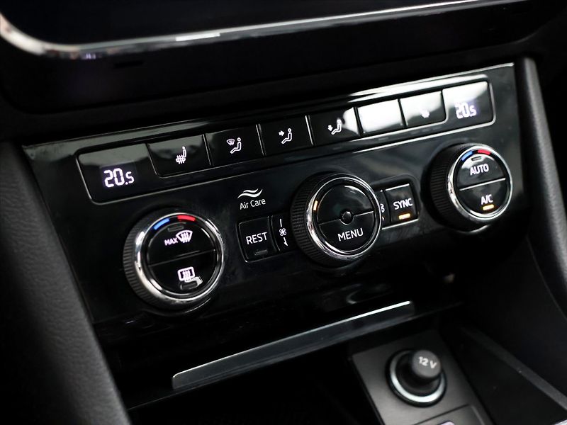 Škoda Superb iV 1,4 TSI 160kW Style DSG DPH - fotka 25 z 35