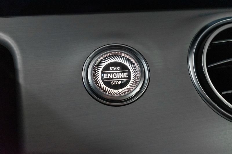 Mercedes-Benz Třídy E E 200 4MATIC*AVANTGARDE*ČR 1.M - fotka 21 z 47