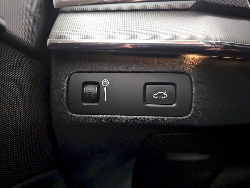 Volvo XC90 (2016) 2.0D 5D 173kW R-desing - fotka 21 z 27