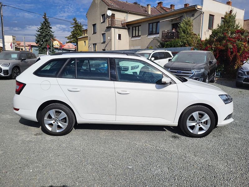Škoda Fabia 1.0 TSI AMBITION Combi TOUR - fotka 5 z 46