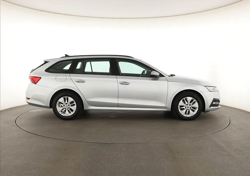 Škoda Octavia (2023) Ambition 2.0 TDI, ČR,1.maj - fotka 6 z 16