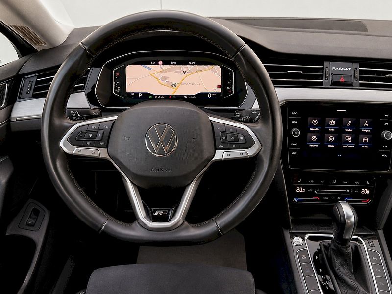 Volkswagen Passat (2021) 2.0 TDI 110kW R-LINE - fotka 8 z 35
