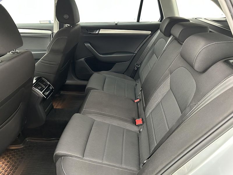 Škoda Superb 2.0 TDI Ambition - fotka 8 z 27