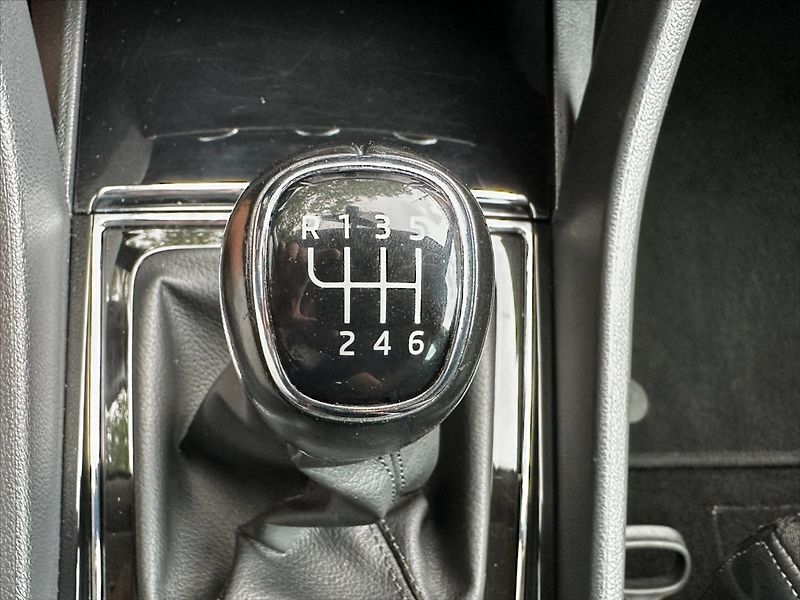 Škoda Karoq 1,6 TDI 85kW STYLE CZ-SERVIS!! - fotka 27 z 42