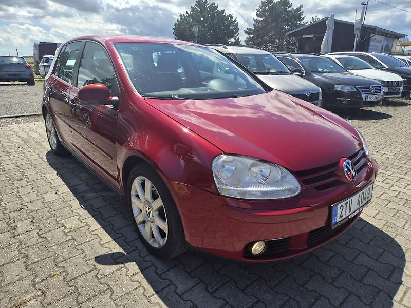 Volkswagen Golf 1,6 FSI automat - fotka 2 z 10