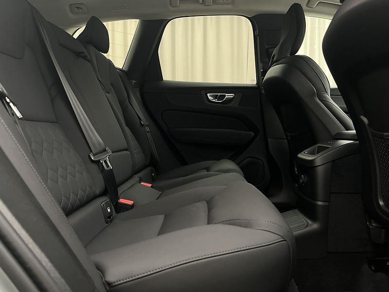 Volvo XC60 T6 AWD DARK PLUS AUT REZERVACE - fotka 21 z 49