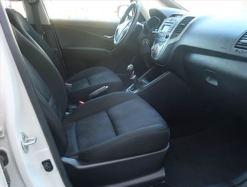 Hyundai ix20 (2014) 1.4 CVVT, ČR,1.maj - fotka 9 z 15