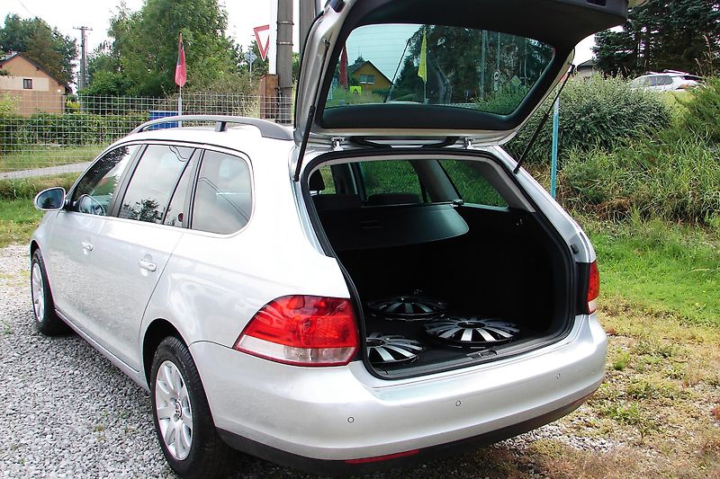 Volkswagen Golf V 1.9 TDi 105PS BlueMotion Pan - fotka 34 z 40