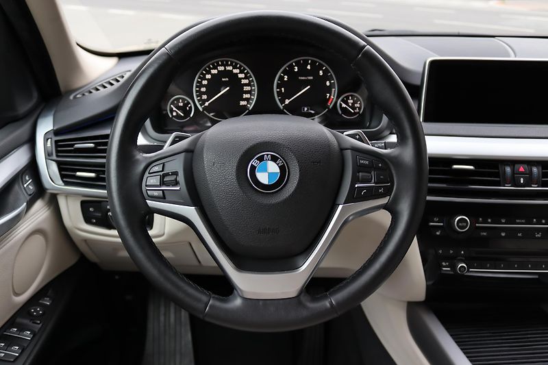 BMW X5 XDRIVE 40e F15 230kW DPH - fotka 20 z 48