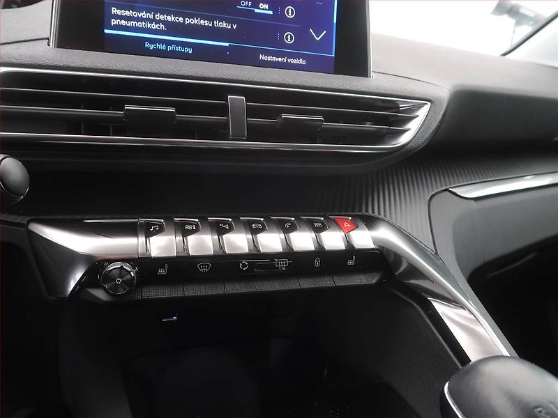 Peugeot 3008 (2021) 1.2 PureTech - fotka 13 z 16