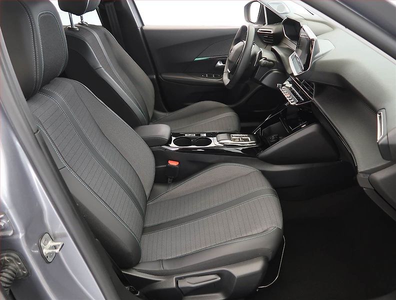 Peugeot 2008 (2022) Allure 1.2 PureTech, Automat - fotka 9 z 25