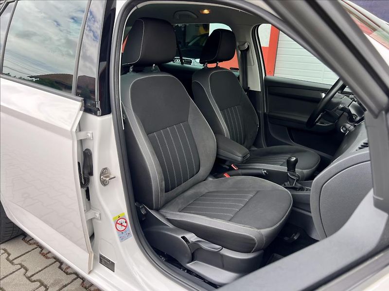 Škoda Fabia 1,0 STYLE / LED / kamera / ČR - fotka 17 z 48