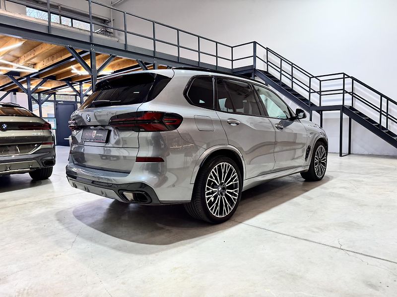 BMW X5 (2023) xDrive 30d mHEV A/T - fotka 4 z 14