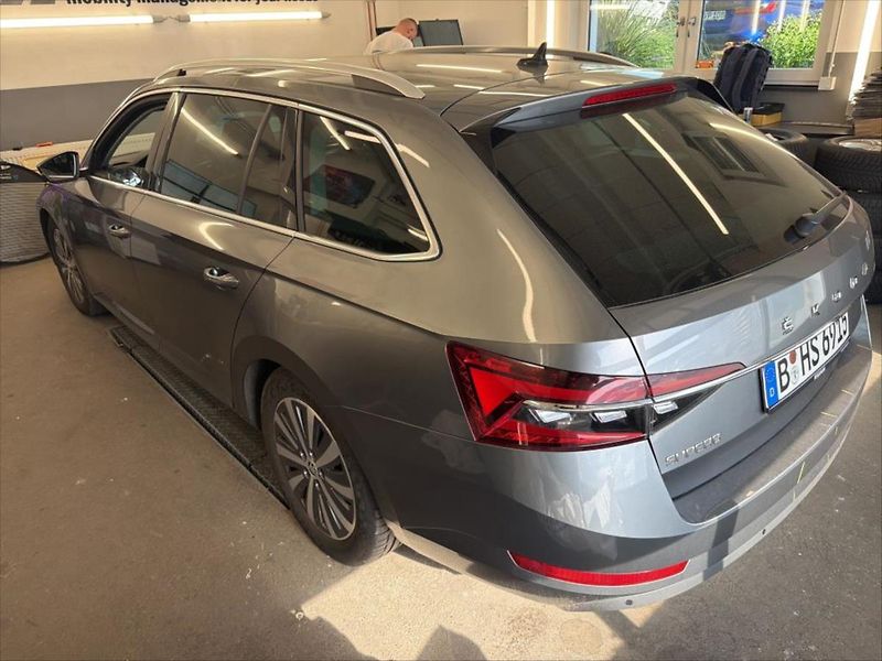 Škoda Superb 2,0 TDI,WEBASTO,TAŽNÉ - fotka 3 z 10