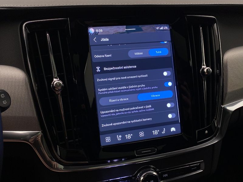 Volvo V90 T8 AWD RECHARGE DARK ULTRA - fotka 52 z 65