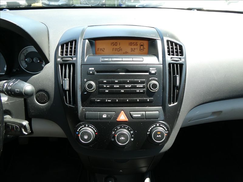 Kia Ceed 1,4 i 80kW klima, 1.majitel - fotka 21 z 32