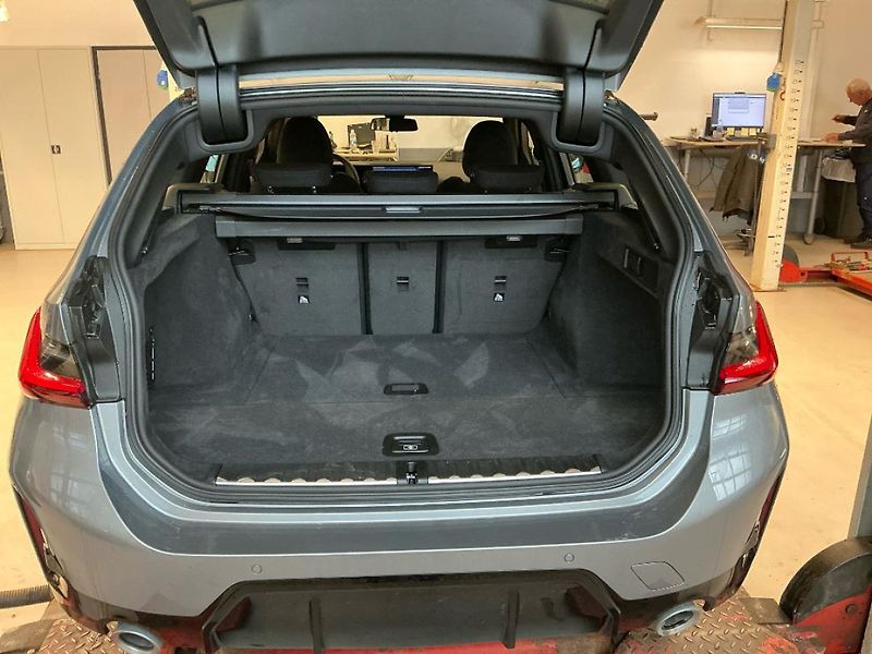 BMW Řada 3 330i xDrive Touring - fotka 15 z 17