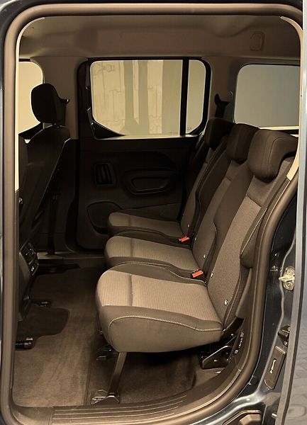 Toyota ProAce FAMILY VIP 8 AT LONG - fotka 12 z 19